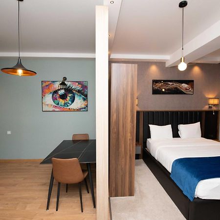 Gori Palace Apartments ภายนอก รูปภาพ