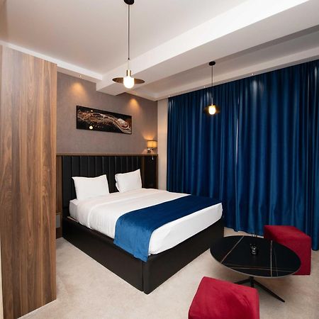 Gori Palace Apartments ภายนอก รูปภาพ