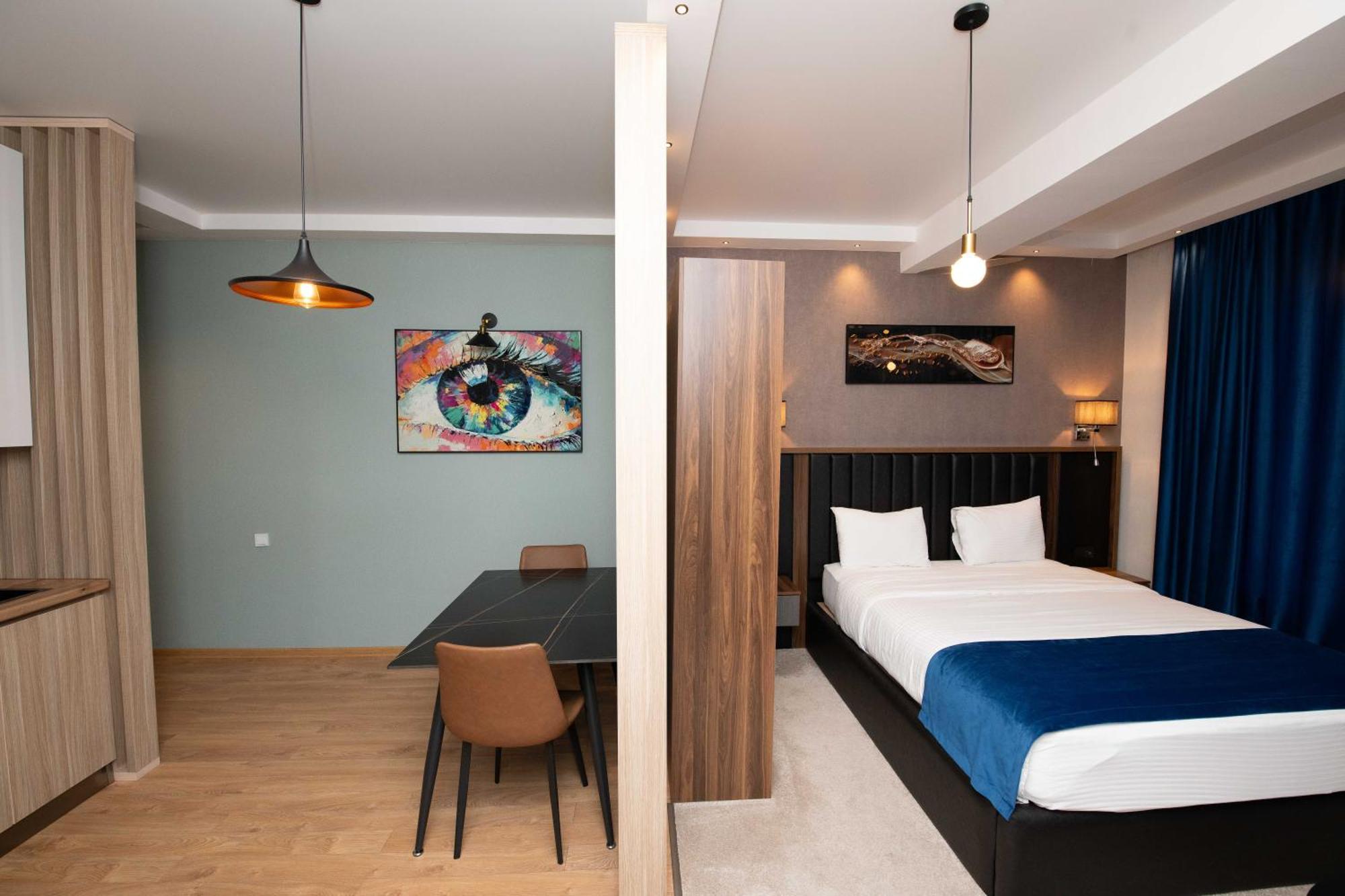 Gori Palace Apartments ภายนอก รูปภาพ