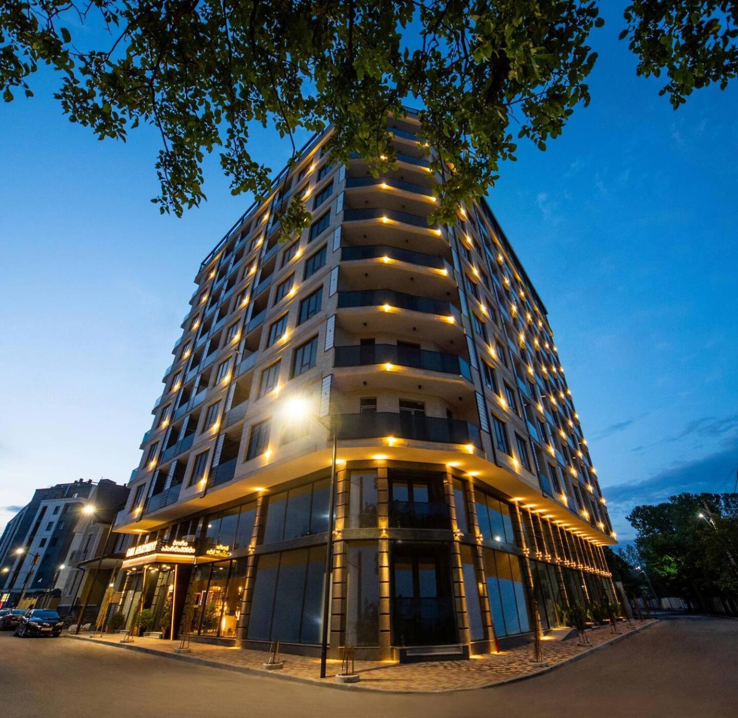 Gori Palace Apartments ภายนอก รูปภาพ