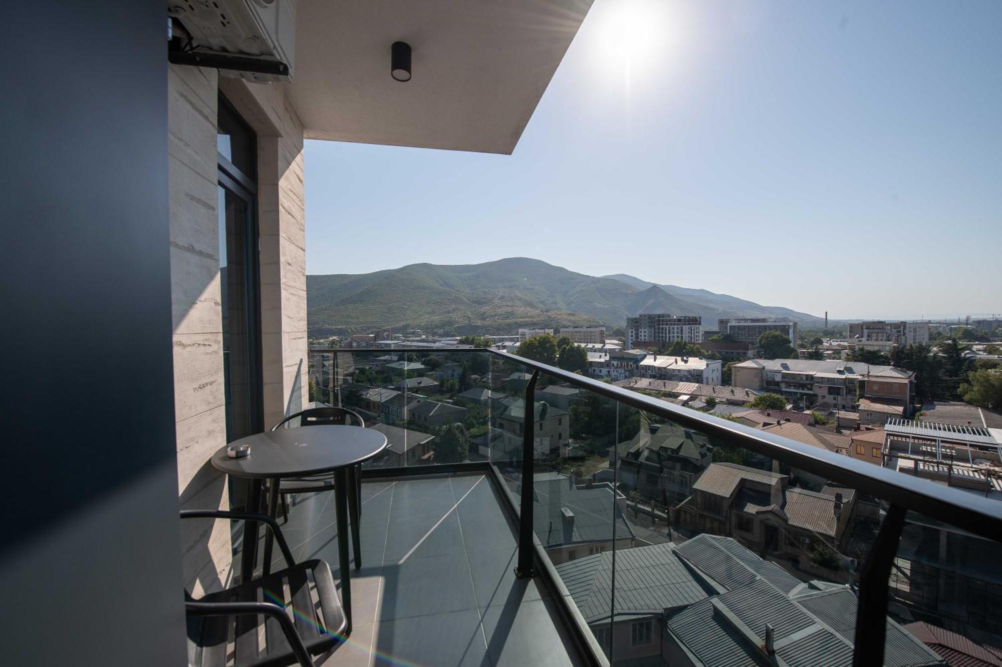 Gori Palace Apartments ภายนอก รูปภาพ
