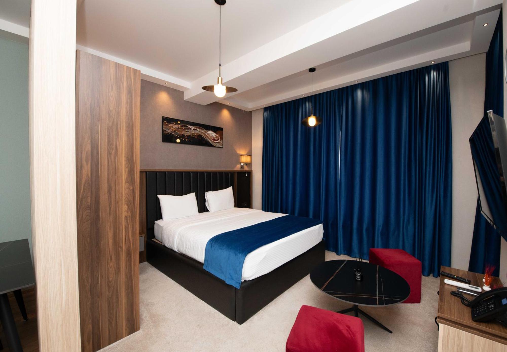 Gori Palace Apartments ภายนอก รูปภาพ