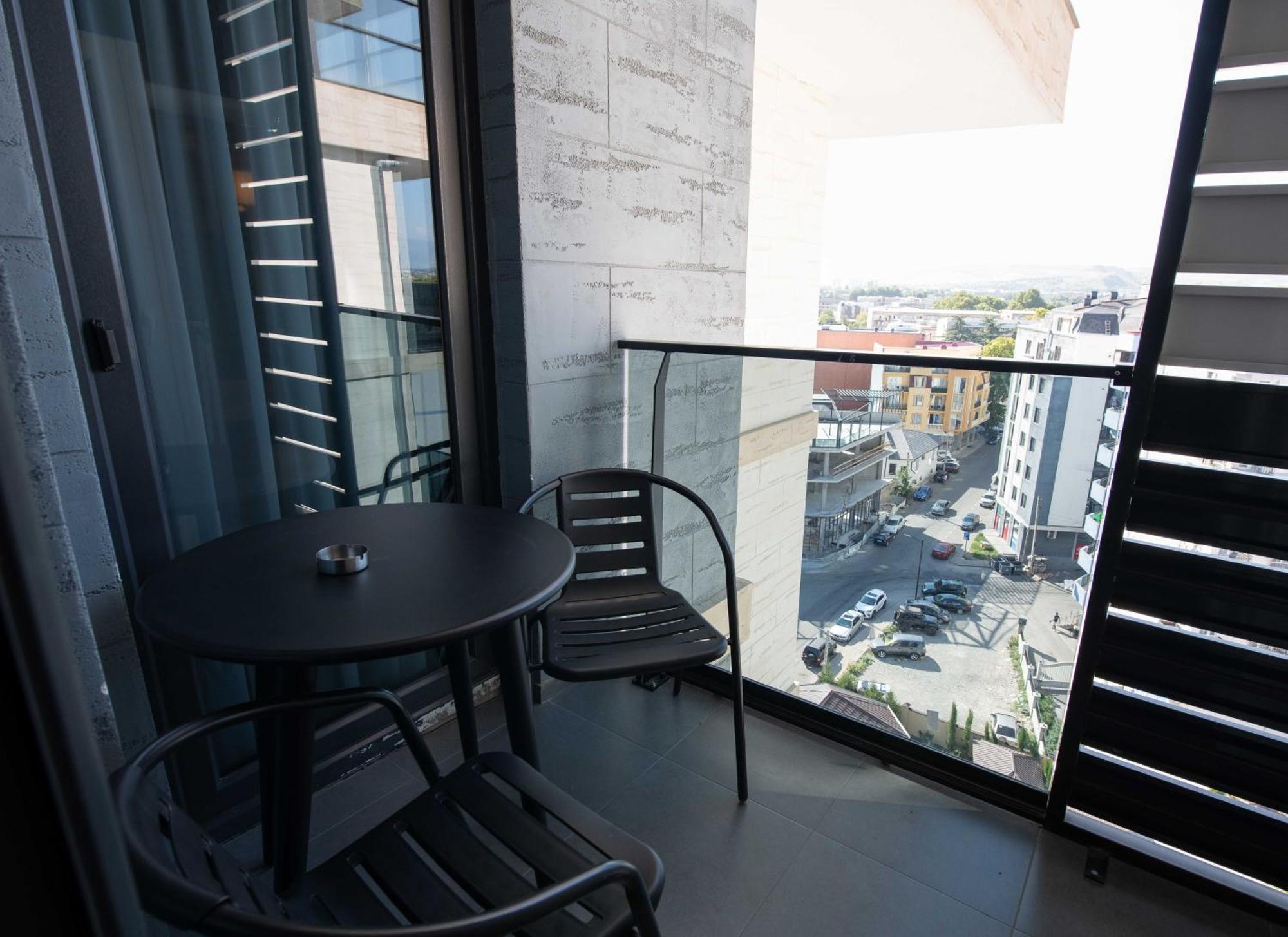 Gori Palace Apartments ภายนอก รูปภาพ