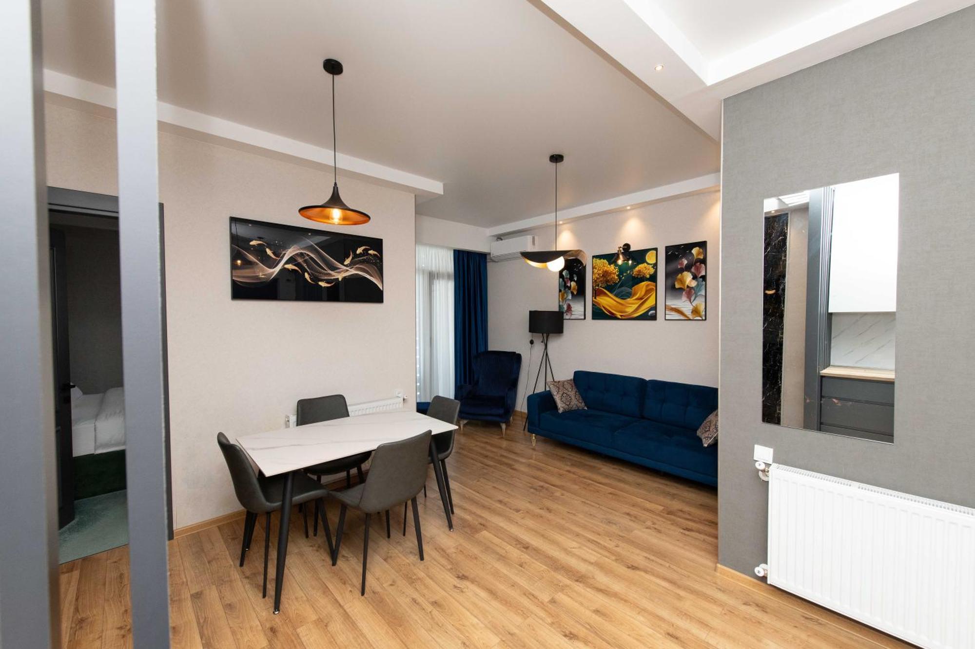 Gori Palace Apartments ภายนอก รูปภาพ